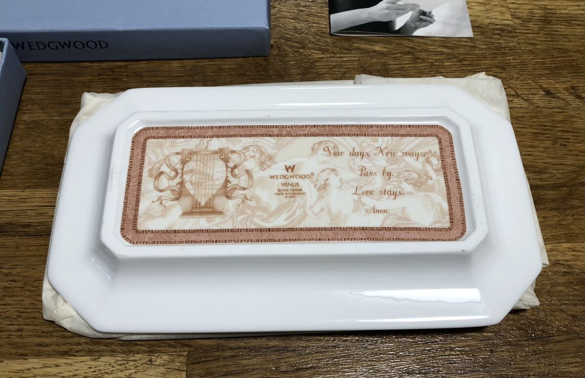 WEDGWOOD ウェッジウッド VENUS ビーナストレー　八角形皿　女神　箱&栞付き　保管品 横幅21cm 縦12.2cm 高さ1.5cm程度_画像3