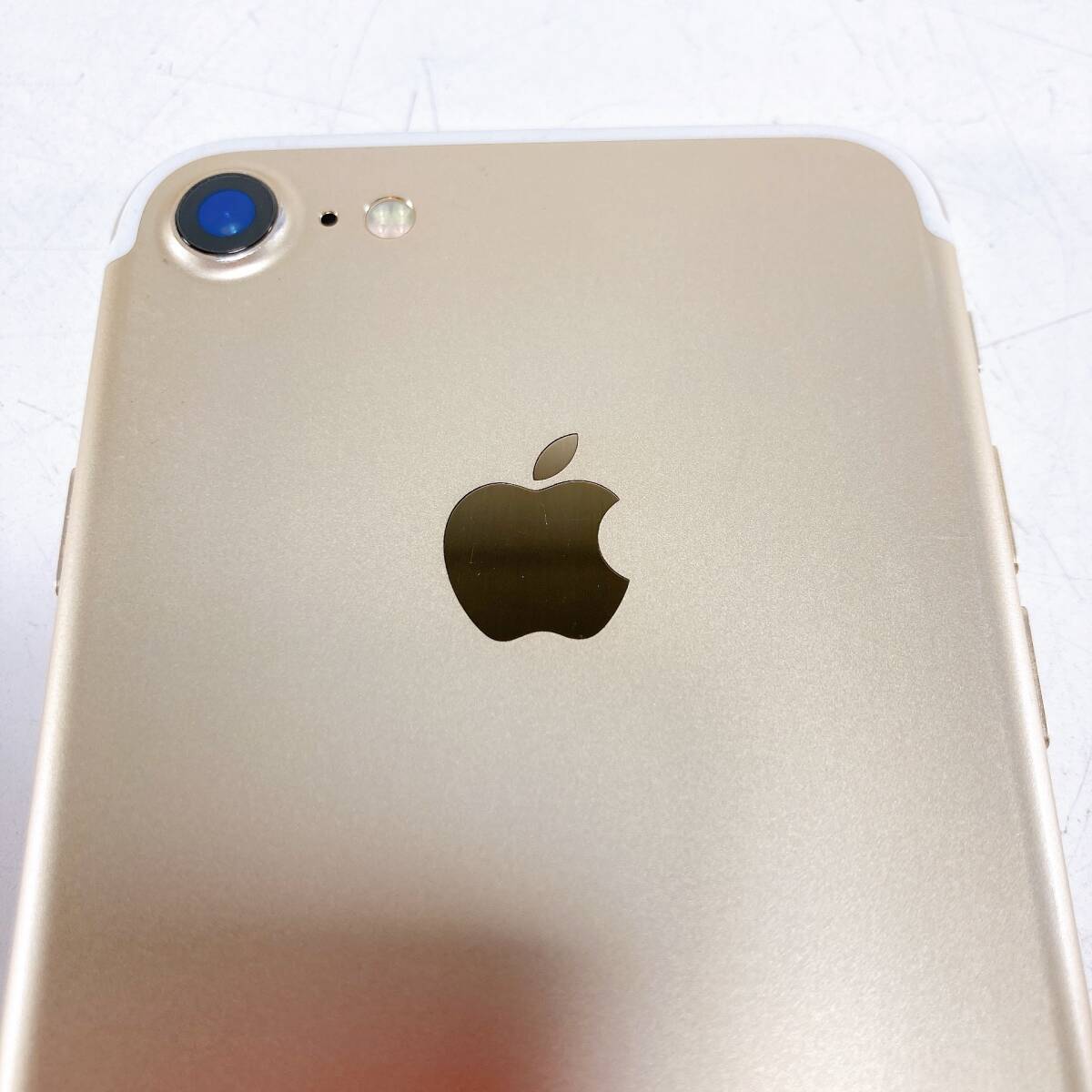 Apple アップル iPhone 7 MNCG2J/A 32GB ゴールド au○判定 SIMフリーの画像9