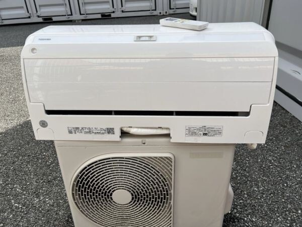 ZZ0202【動作確認済】東芝 TOSHIBA エアコン 大清快 RAS-G221ARBK おもに6畳用 ホワイト 2021年製 室外機セット 中古 引取可 横浜市_画像1