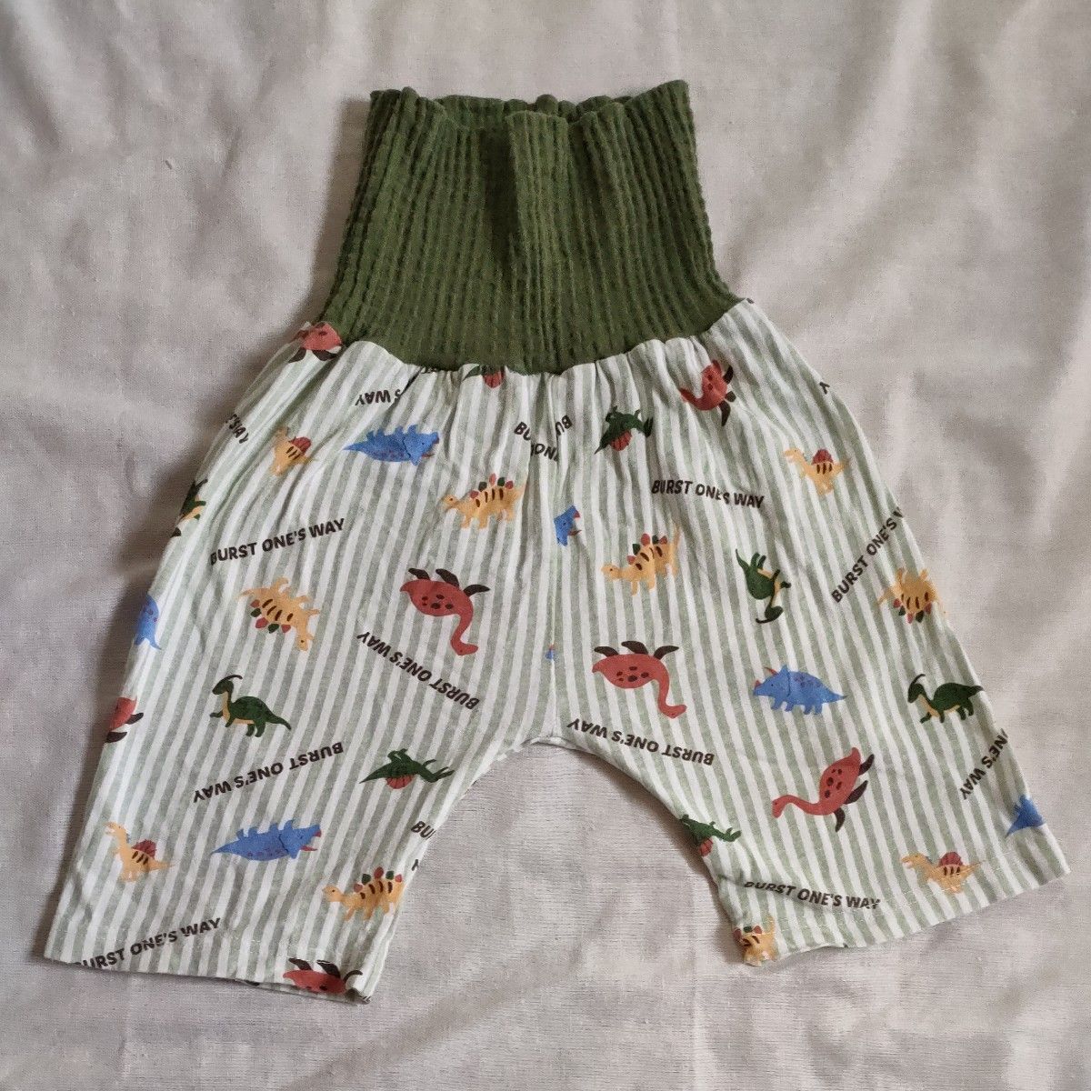 西松屋 100サイズ 恐竜 半袖腹巻き付きパジャマ パジャマ 男の子 子供服 女の子 キッズ