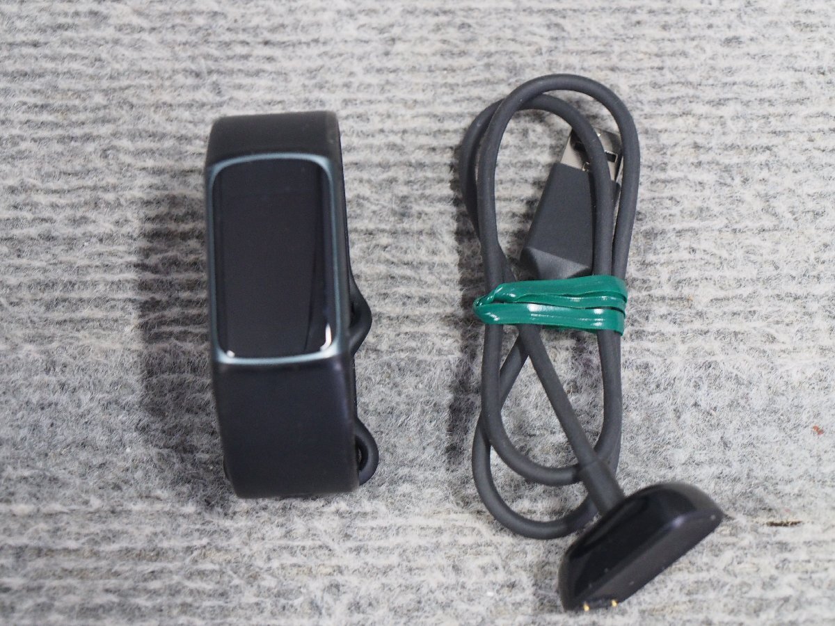 fitbit charge5 スマートウオッチ 健康管理トラッカー 通電動作未確認 現状品 C00014の画像1