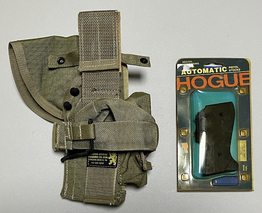 LONDON BRIDGE FRADING CO, USA ピストルが収納可能 & HOGUE ベレッタ M92F/M9ラバーグリップ フィンガー付(実銃用)_画像1