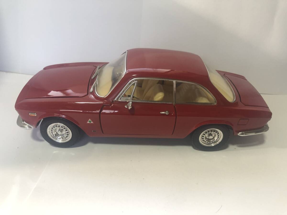 1/18 アルファロメオ ジュリア メーカー不明 ALFA ROMEO GIULIAの画像4