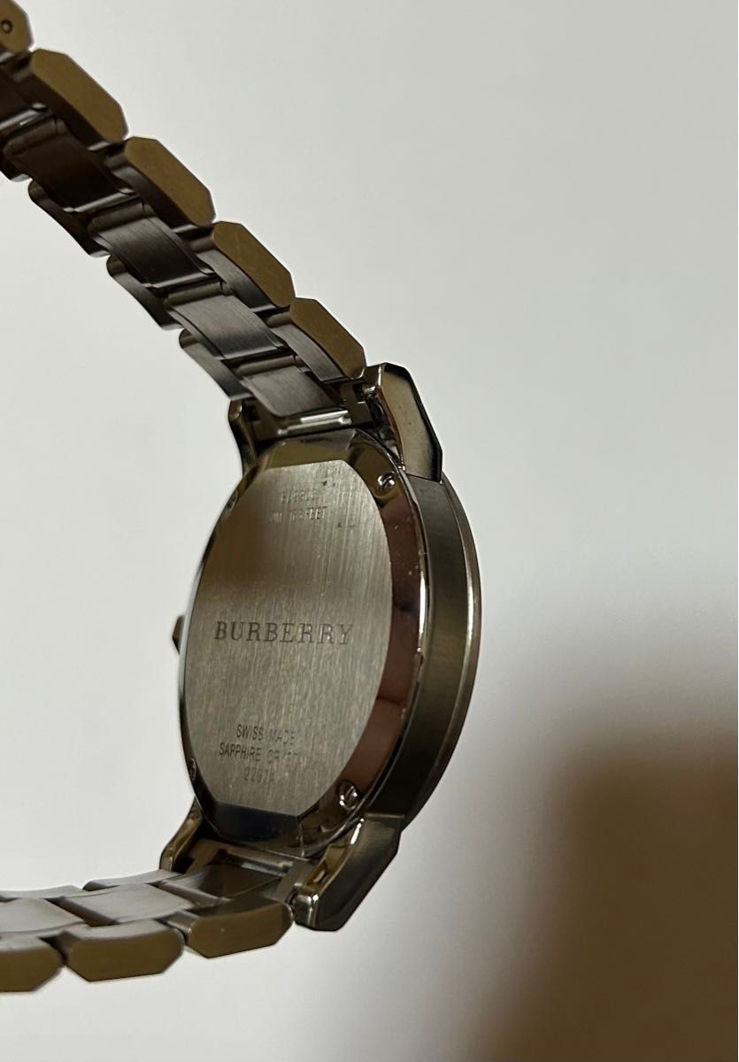  【美品】稼働品 バーバリー　BU9900   ホワイト文字盤　クロノグラフ メンズ腕時計 ザ・シティ　スモセコ　箱付き