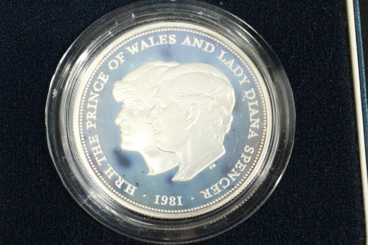 1981年　チャールズ皇太子 ダイアナ妃 御成婚記念 銀貨 プルーフコイン Royal Mint 元ケース付き　_画像4