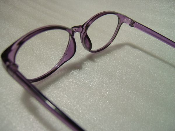 クリアサングラス　紫フレーム　ダテメガネ　紫外線から目を守る　伊達眼鏡　だてめがね_画像3