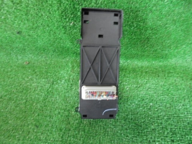 3DO4631GR2 ) オデッセイ アブソルート RB1 純正運転席パワーウィンドウスイッチ　35750-SFE-J01_画像3