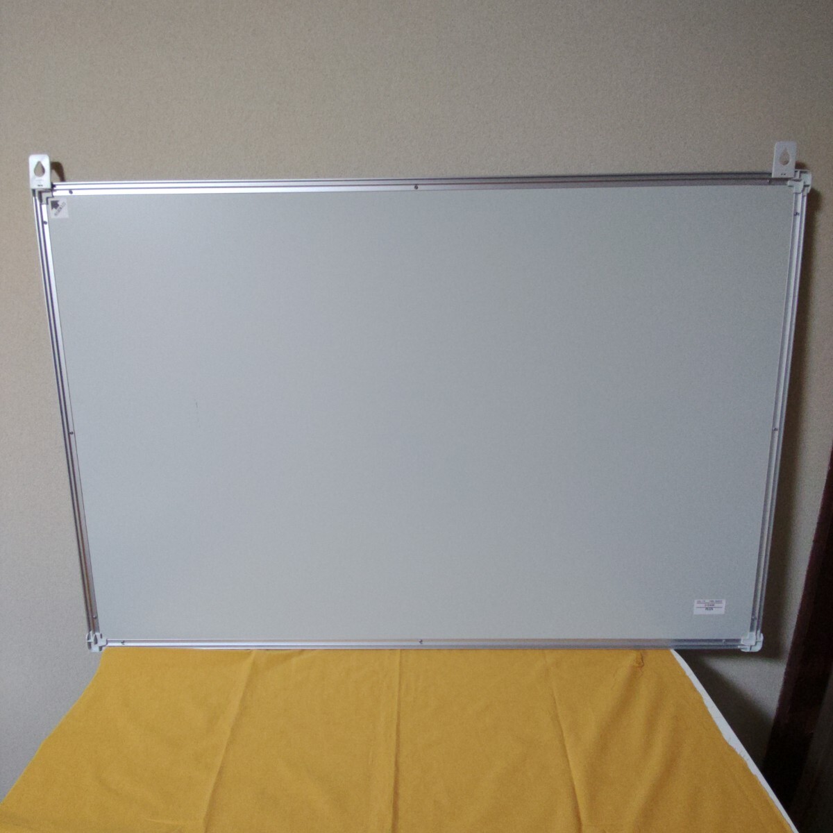 壁掛けタイプ ホワイトボード 60×90㎝　マグネット式フレーム 軽い アルミニウム シルバー／ホワイト_画像1