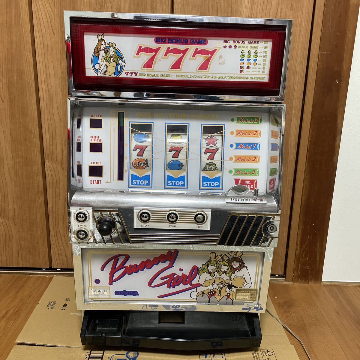  rare retro pachinko slot machine apparatus slot pcs bunny girl o Lynn Piaa 2 serial number direct pick up Seino Transportation branch stop collection junk 
