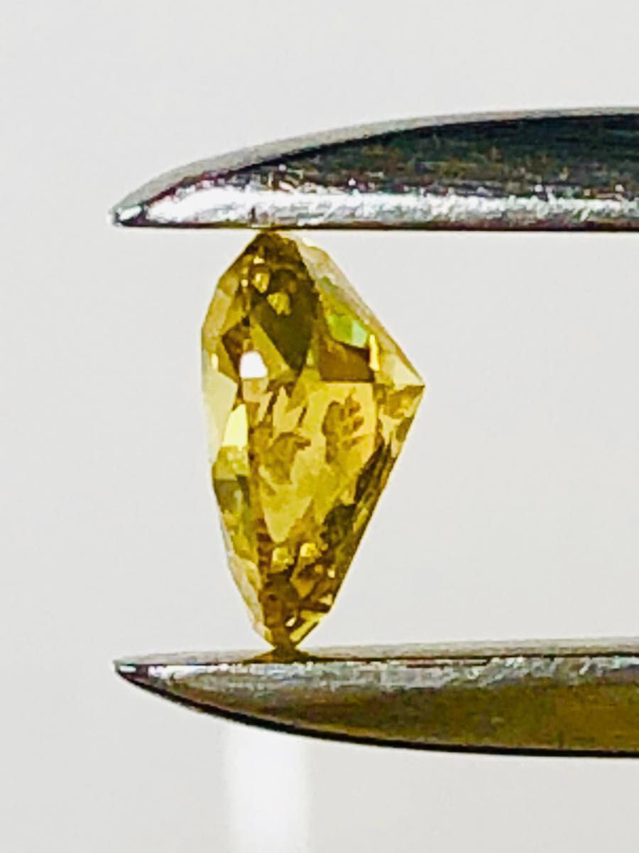 天然イエローダイヤルース　fancy deep yellow 0.317ctーI1 ペアーシェイプカット中央宝石研究所