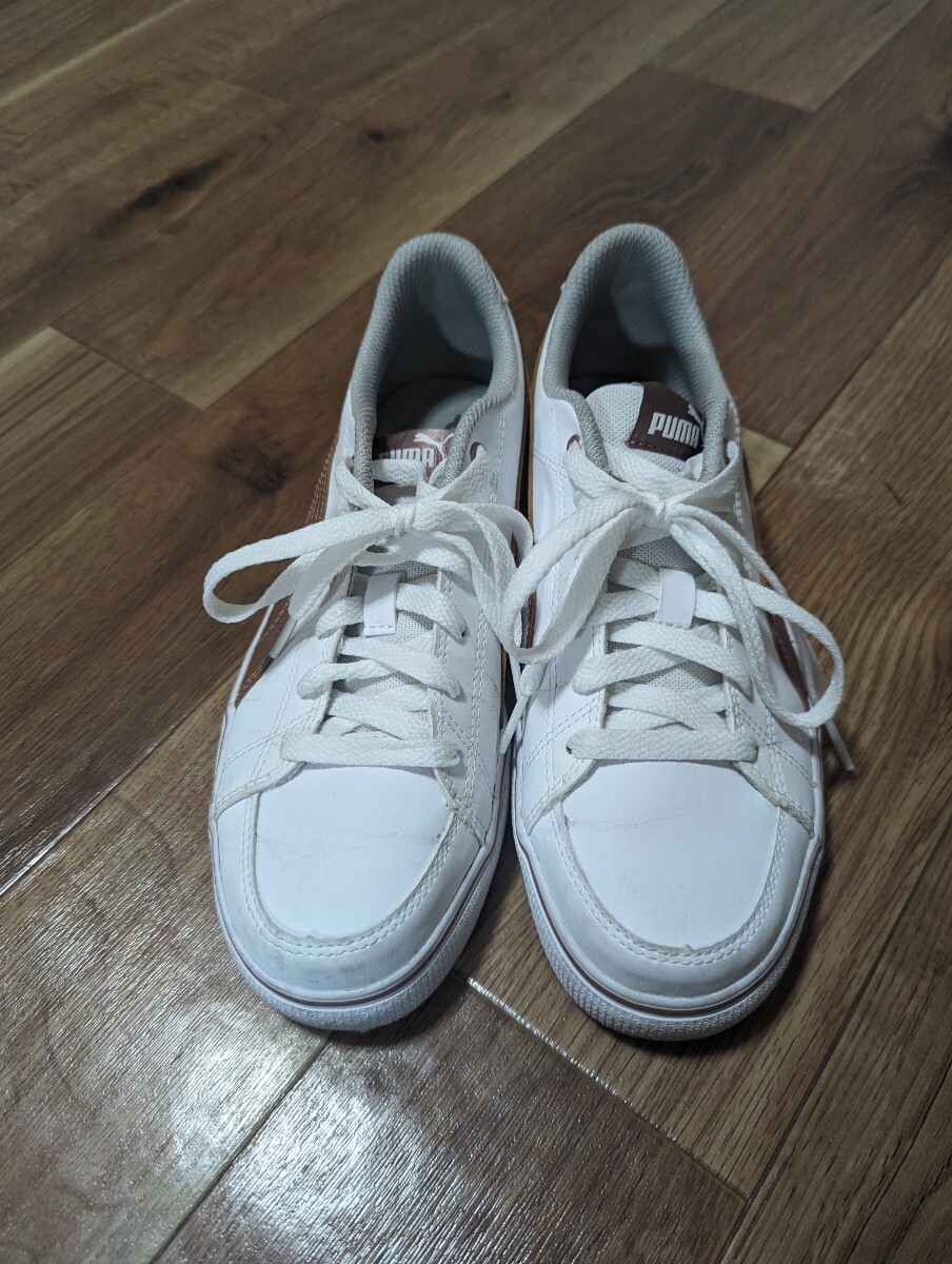 【中古品】PUMA　プーマ　コートポイント　レディーススニーカー　24センチ_画像1