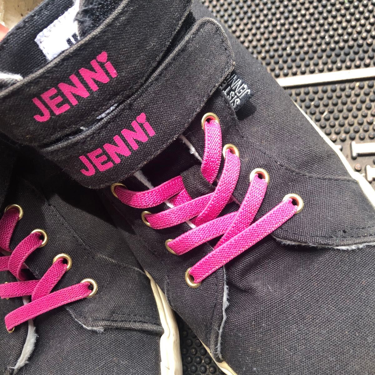 24センチ ジェニ JENNI 黒 ハイカット スニーカー ピンク 24センチ ジェニ JENNI 黒 ハイカット スニーカー ピンク