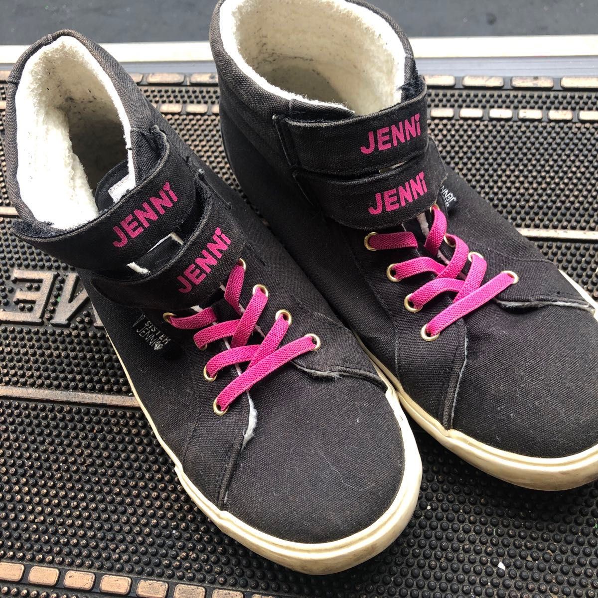 24センチ ジェニ JENNI 黒 ハイカット スニーカー ピンク 24センチ ジェニ JENNI 黒 ハイカット スニーカー ピンク