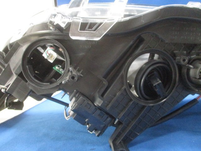 トヨタ　RAV4　MXAA52/MXAA54　前期　右ライト/右ヘッドライト　LED　純正　ラヴ4/ラブ4　STANLEY　42-90　【E】　245128_画像3