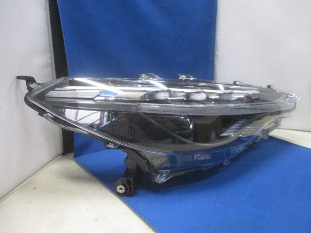 トヨタ　カローラクロス　ZSG10/ZVG11/ZVG15　右ライト/右ヘッドライト　LED　純正　HASCO　16-177　【Z】　514142_画像6