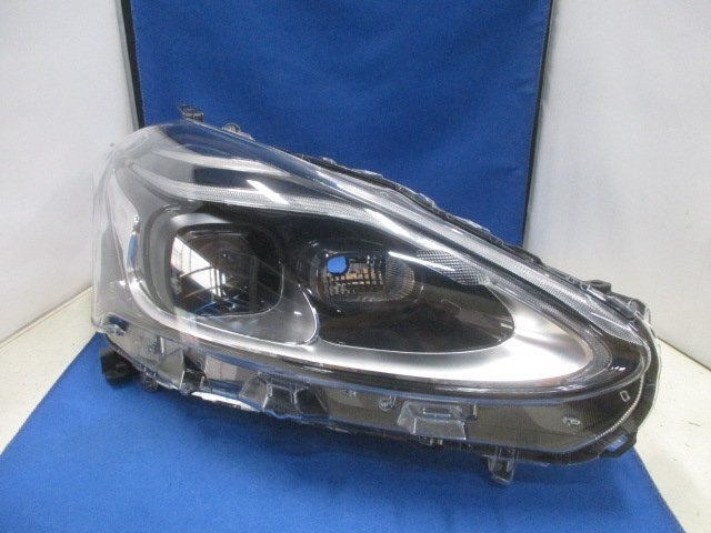 トヨタ　シエンタ　NSP170/NCP175/NHP170　後期　右ライト/右ヘッドライト　LED　純正　KOITO　52-317　81110-52N00　【33】　515136_画像1