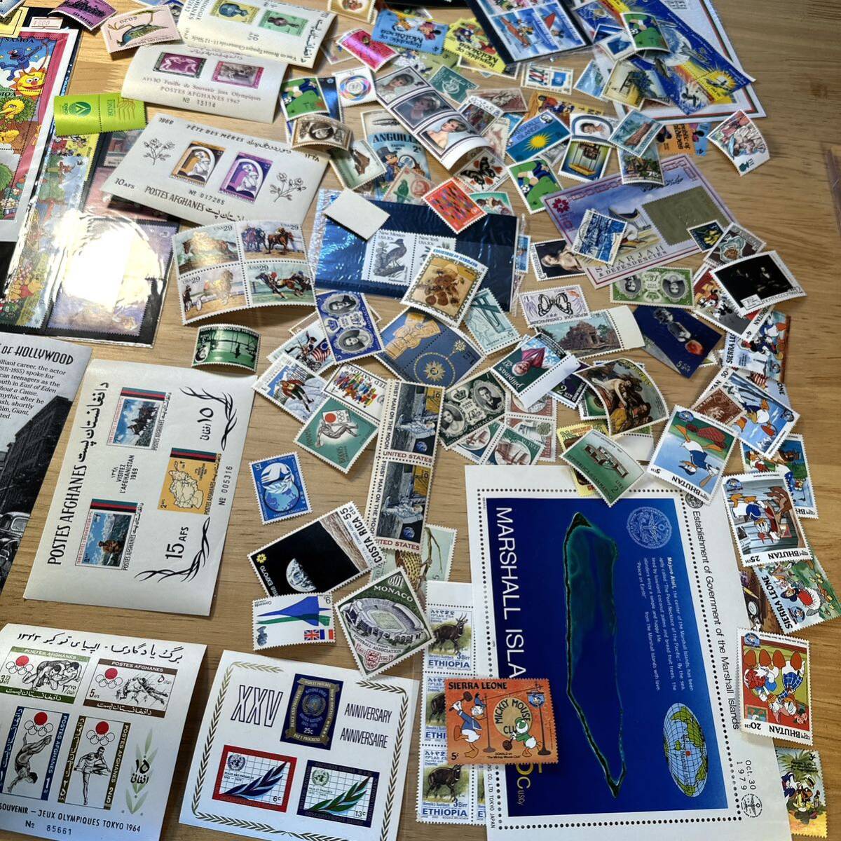  foreign unused stamp various . summarize collection picture 
