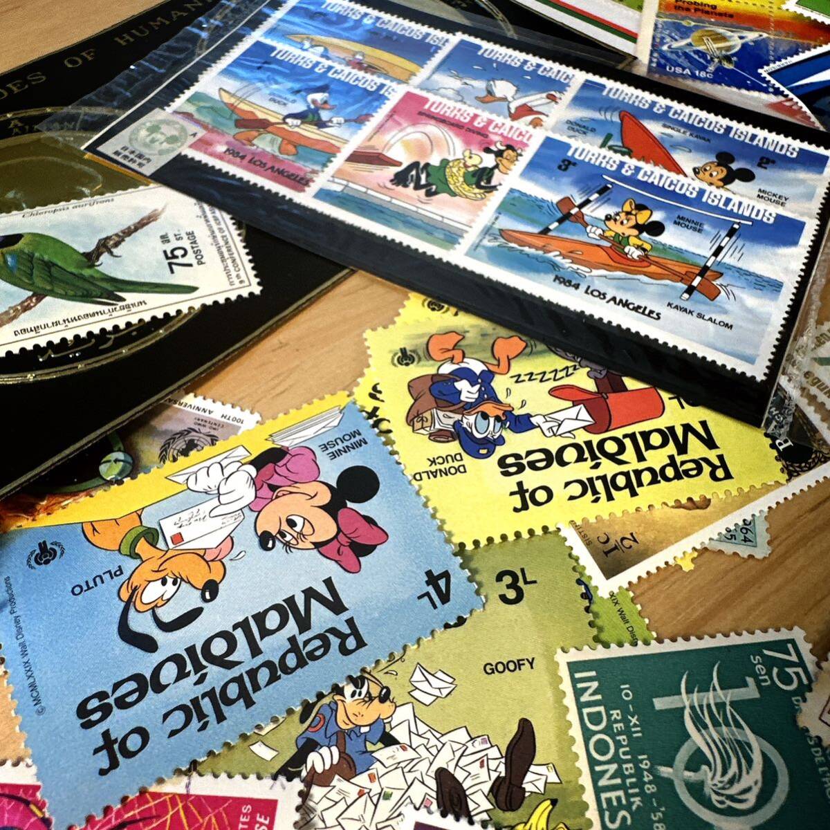  foreign unused stamp various . summarize collection picture 