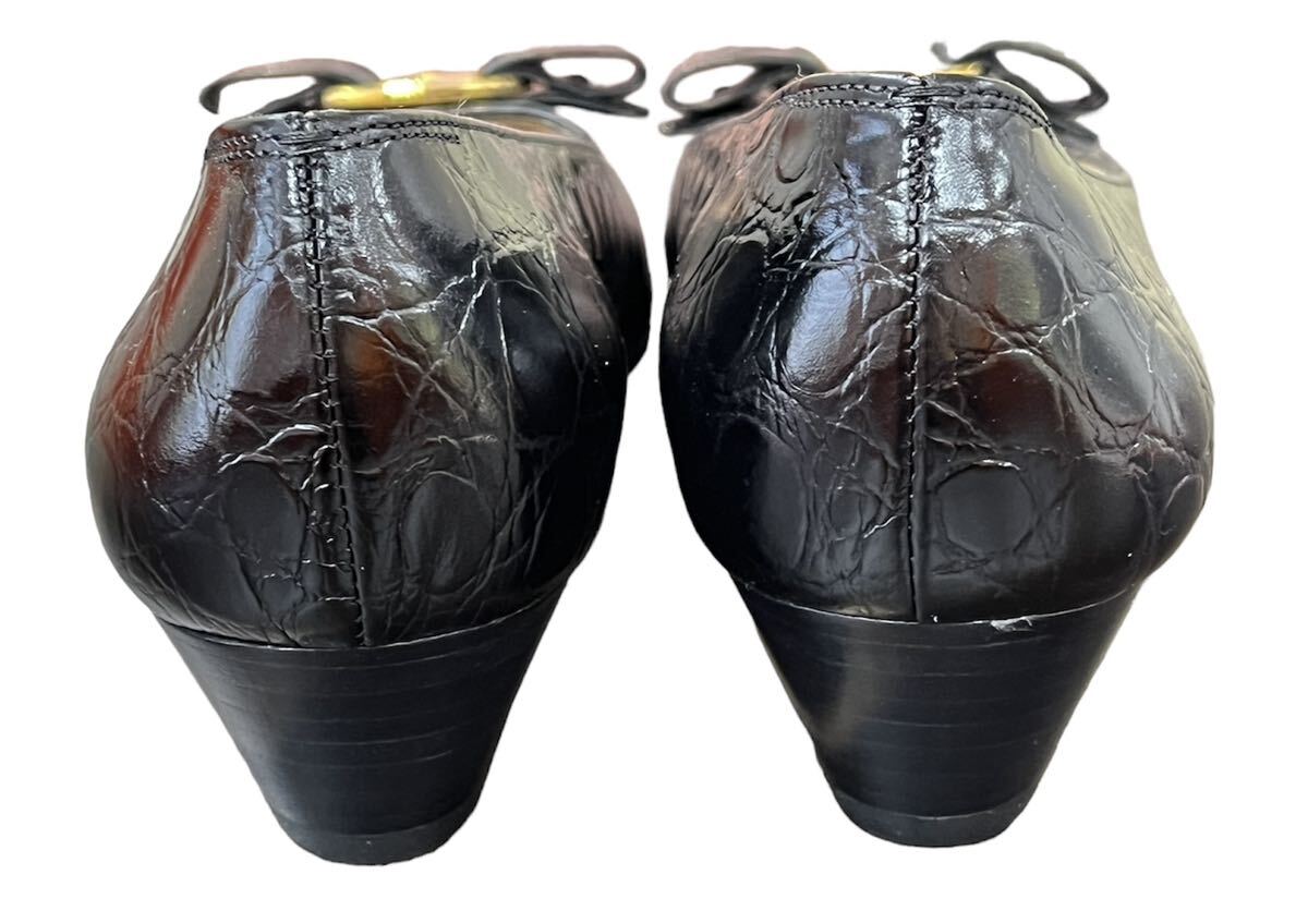 ☆FERRAGAMO フェラガモ ヴァラ・パンプス 型押しエンボス 5C ブラック×ゴールド（約）縦21~22cm×横7cm×踵3cm 保存袋 箱 シューズ 靴の画像4