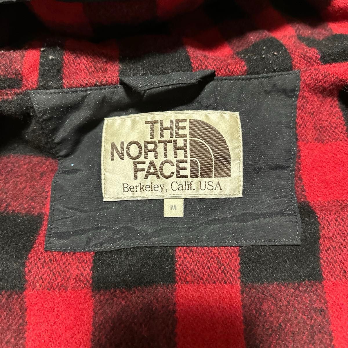 日本未発売　レアカラー　肩タグ　 THE NORTH FACE ノースフェイス マウンテンパーカー 腕ロゴ　裏地チェック柄　赤刺繍