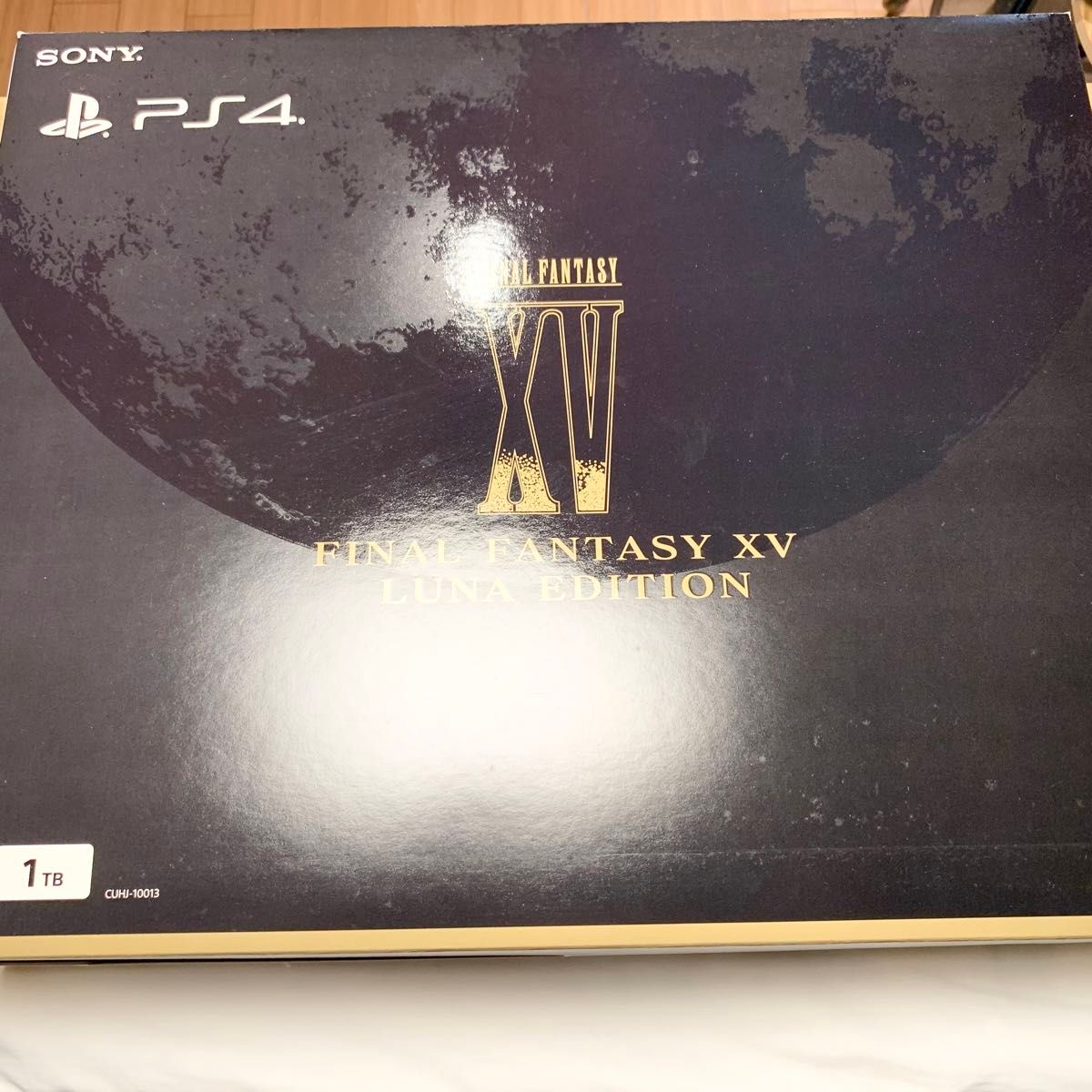 FINAL FANTASY XV LUNA EDITION 【PS4本体のみ】