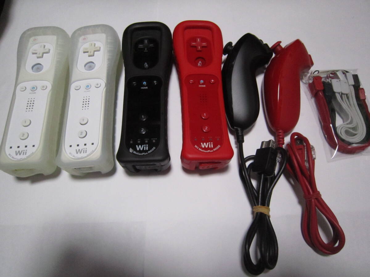 Wii リモコン モーションプラス シリコンカバー付 4個 白 黒 赤 ＋ ヌンチャク 赤 黒 ストラップ 動作確認済の画像1