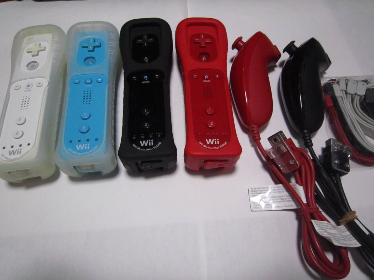 Wii リモコン モーションプラス シリコンカバー付 4個 白 黒 水色 赤色 ＋ ヌンチャク 2個 赤 黒 ストラップ 動作確認済 同梱歓迎_画像1