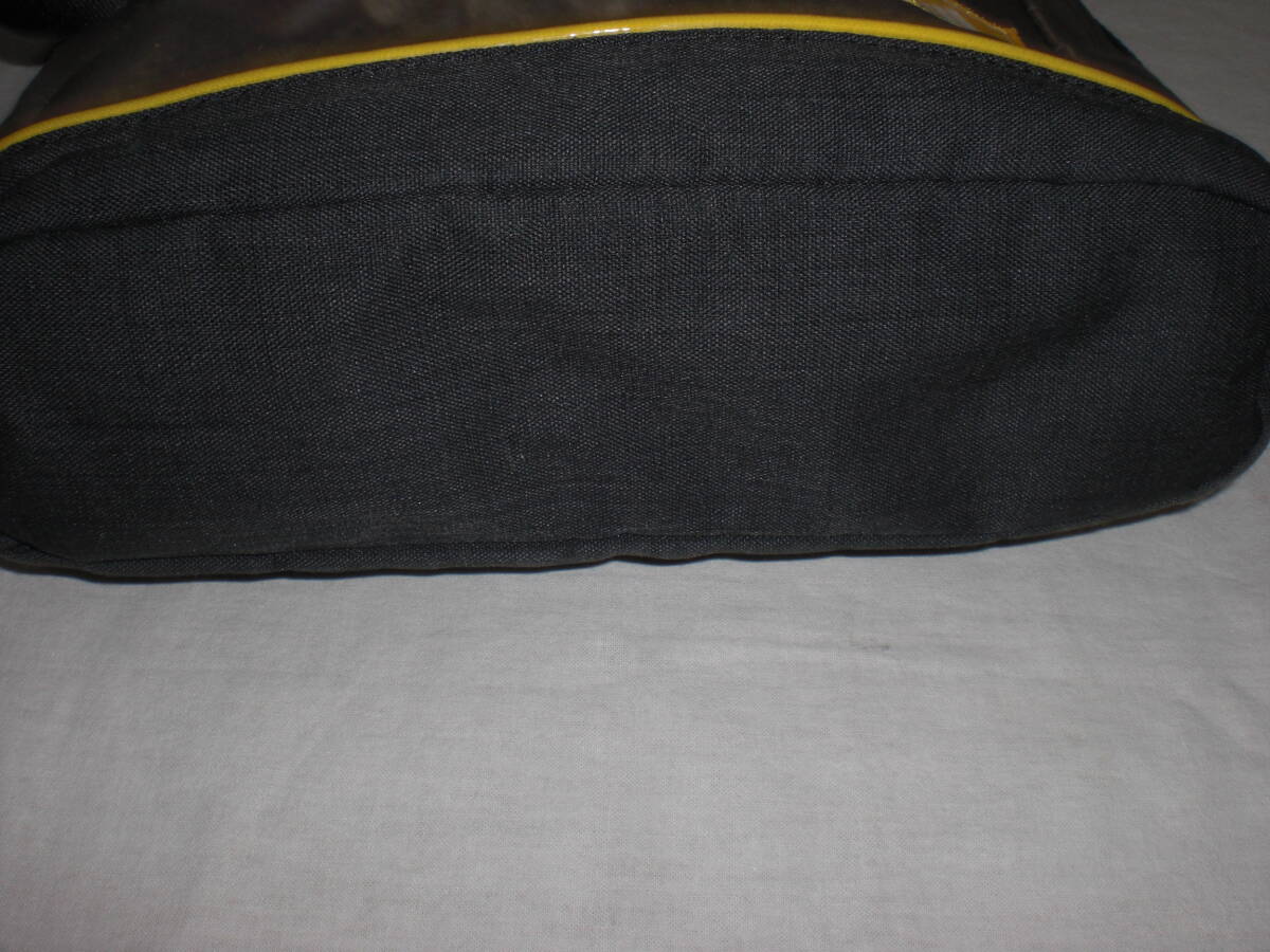  Adidas * Gold × black shoulder bag man and woman use USED