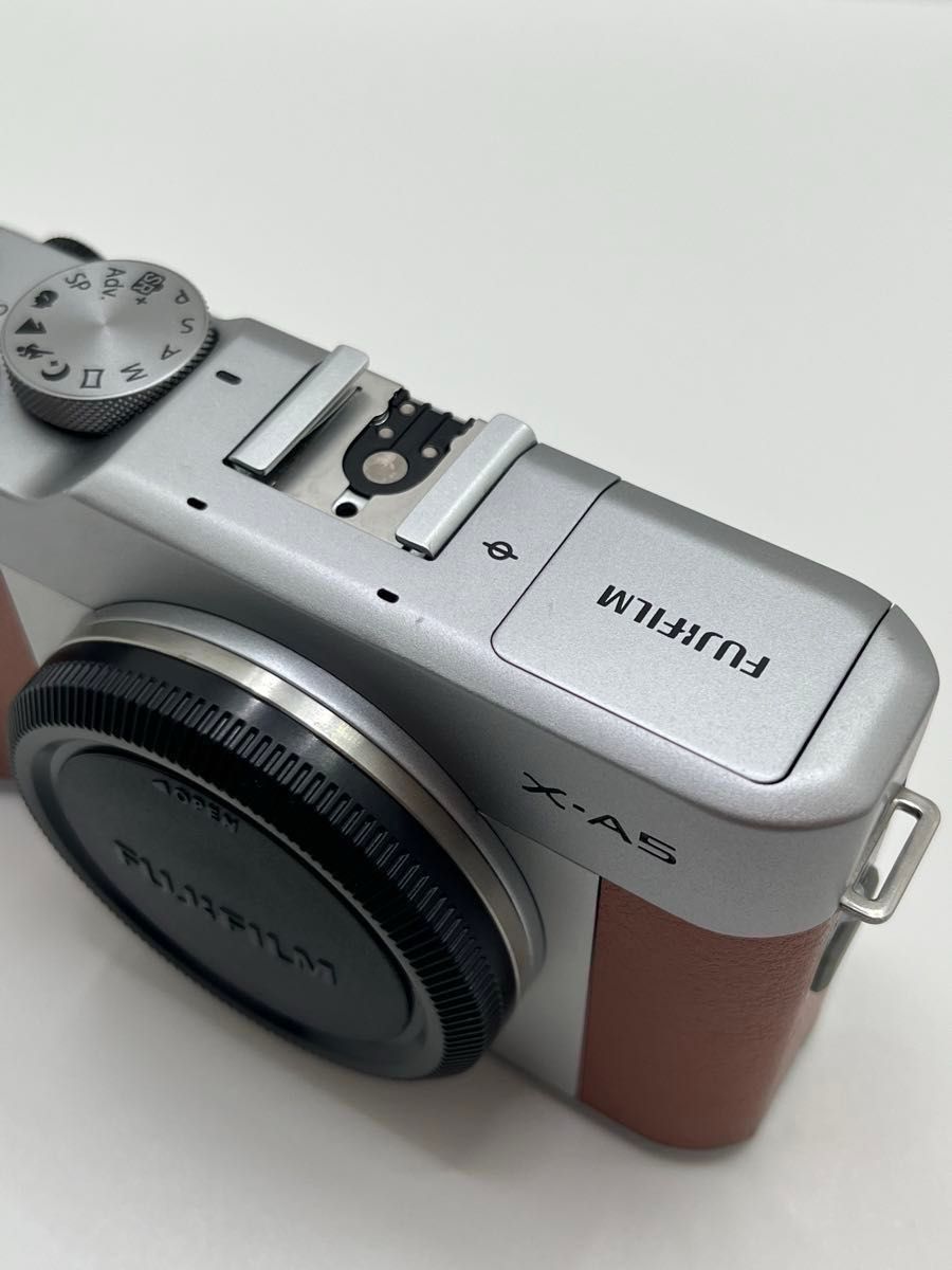 【美品】FUJIFILM X-A5 ボディ （ブラウン）　バッテリー＆充電器おまけつき