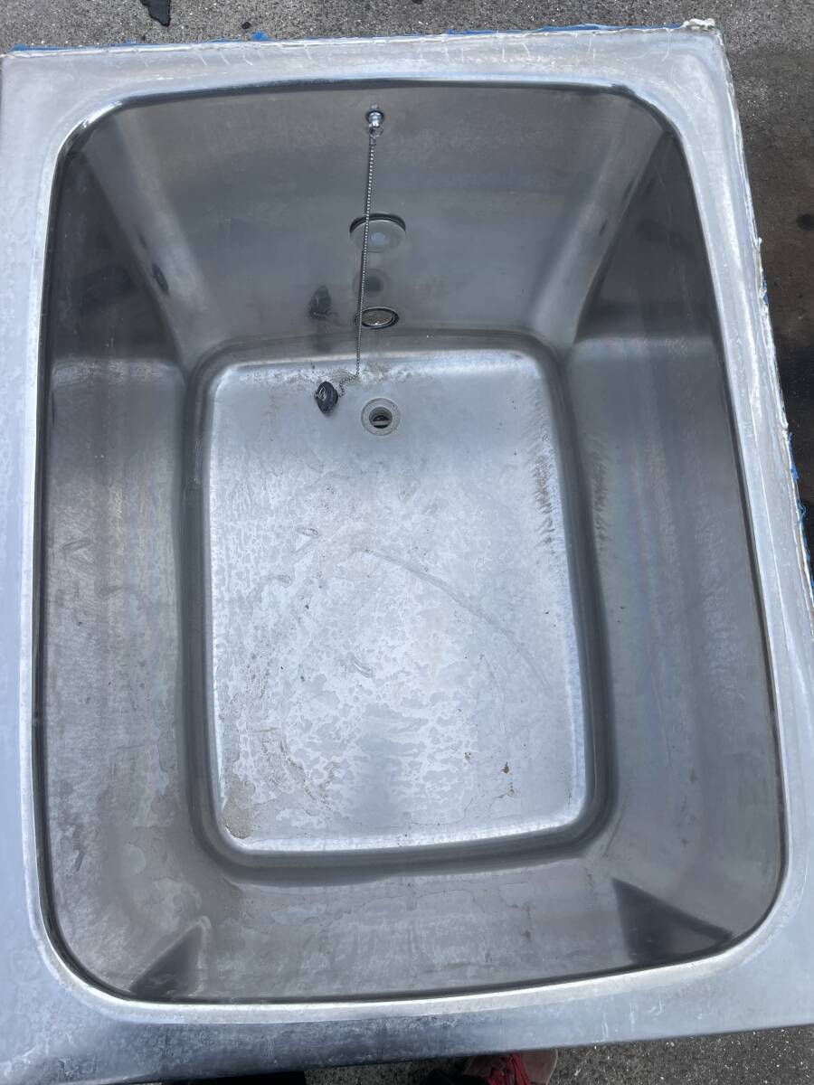 SUS304 B-900形 ステンレス製 風呂桶 浴槽 90㎝×70㎝ 高さ60㎝位 SUS304 B-900形 ステンレス製 風呂桶 浴槽 90㎝×70㎝ 高さ60㎝位