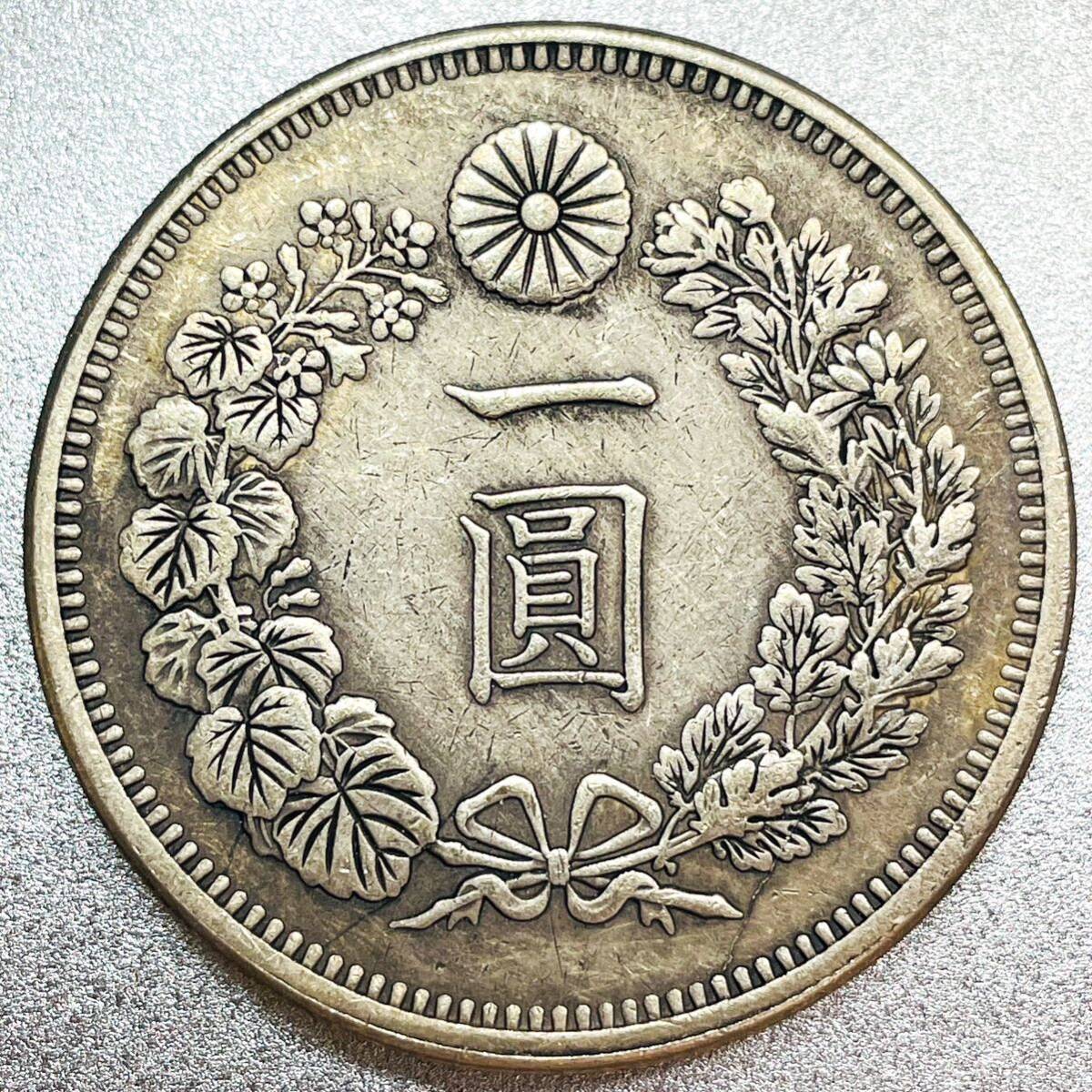 新1圓銀貨（大型） 明治7年　レプリカコイン_画像1