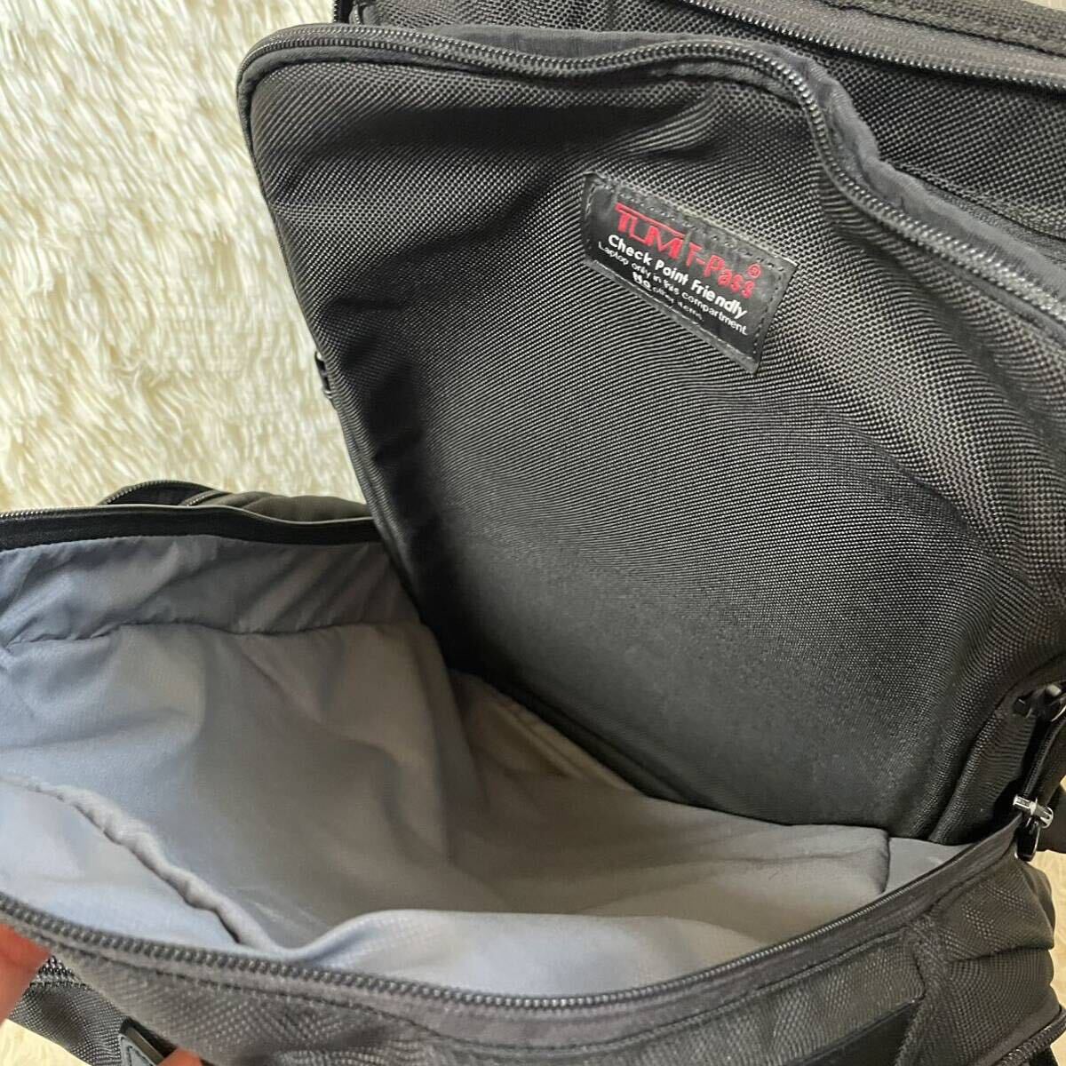 美品 大容量 ●TUMI トゥミ リュック ビジネスバッグ バックパック ALPHA2 T-Pass ブリーフパック 黒 ブラック バリスティックナイロン 鞄_画像8