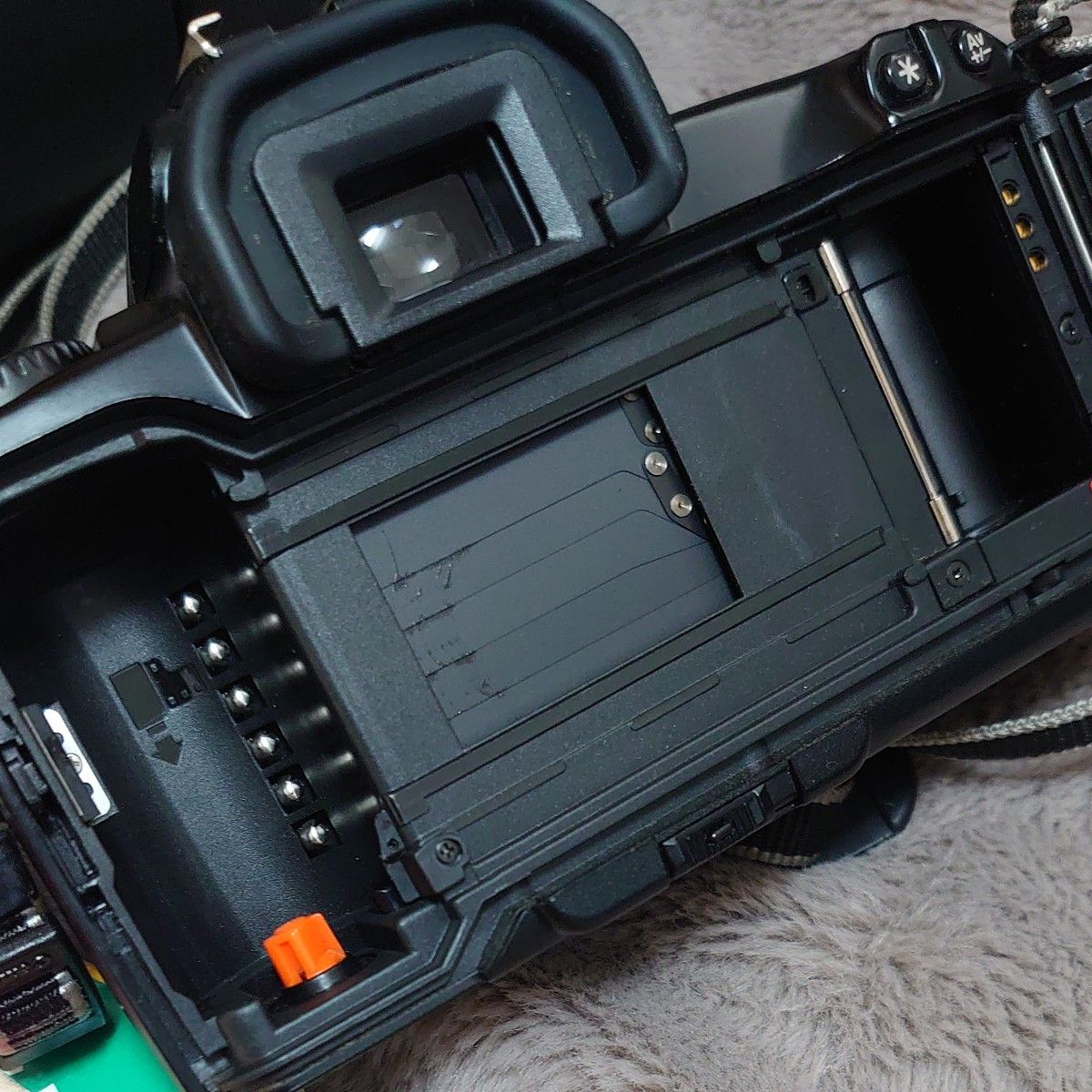 Canon EOS Kiss キャノン 一眼レフ フィルムカメラ 動作不明品 Canon EOS Kiss キャノン 一眼レフ フィルムカメラ 動作不明品