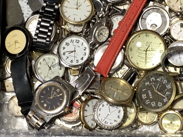 【ジャンク】　腕時計・懐中時計　大量まとめ　　概ね3.5ｋｇ　　ベルト無し・ガラス割れ　など　O0505F_画像3