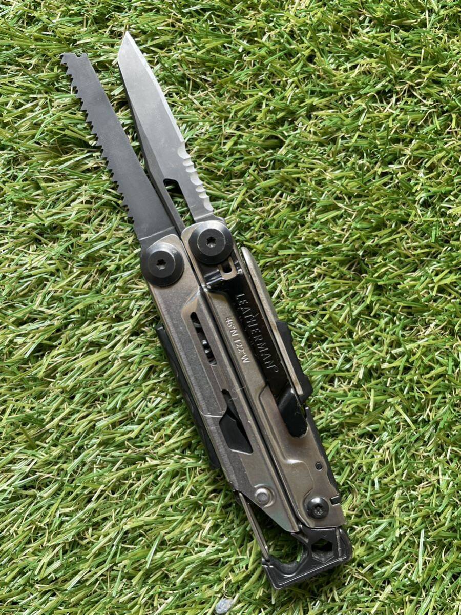 LEATHERMAN SIGNAL Silver 専用MOLLEシース付 マルチツール LEATHERMAN SIGNAL Silver 専用MOLLEシース付 マルチツール