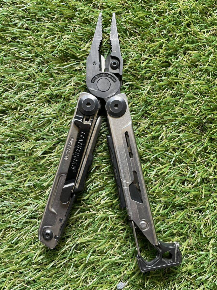 LEATHERMAN SIGNAL Silver 専用MOLLEシース付 マルチツール LEATHERMAN SIGNAL Silver 専用MOLLEシース付 マルチツール