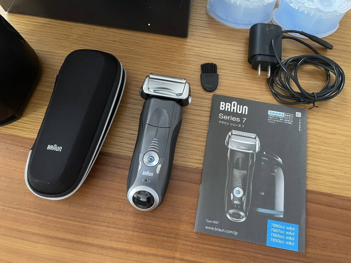 【美品】BRAUN Series 7 / 洗浄器付 / 電気シェーバー / ブラウン シリーズ７ / 洗浄液付_画像2