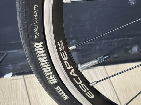 手渡し歓迎 GIANT ジャイアント クロスバイク エスケープ R3 Mサイズ ブラック系 700x28c ギア付 PRO TECK 自転車 / 57624_画像5