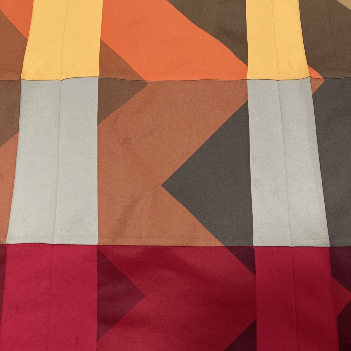 ISSEY MIYAKE シワ加工 幾何学模様 ノースリーブ ワンピース 2 ISSEY MIYAKE シワ加工 幾何学模様 ノースリーブ ワンピース 2