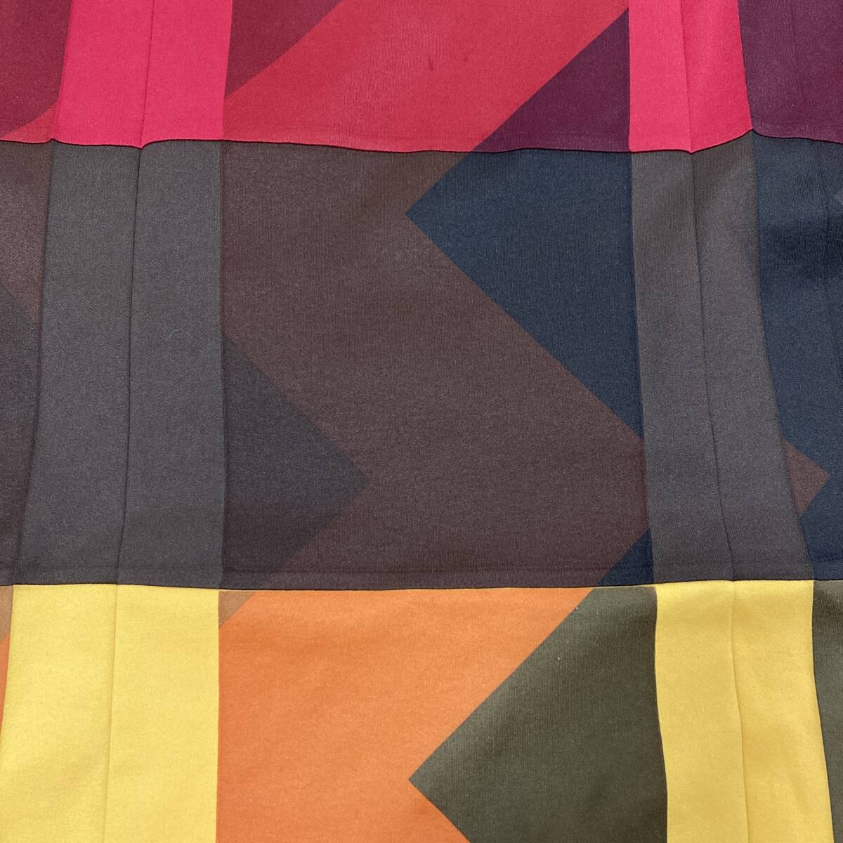 ISSEY MIYAKE シワ加工 幾何学模様 ノースリーブ ワンピース 2 ISSEY MIYAKE シワ加工 幾何学模様 ノースリーブ ワンピース 2
