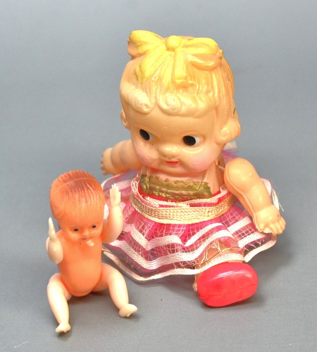 小さなセルロイドの幼児人形　小さな樹脂製赤ん坊人形　2点セット　昭和レトロ　アンティーク　セルロイド　　　　　　 　_画像5