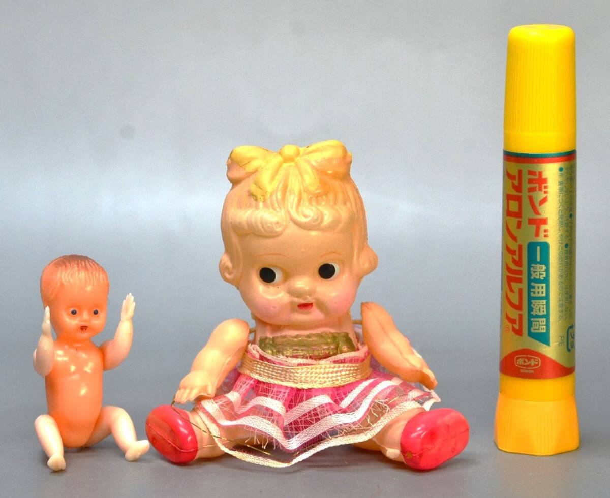 小さなセルロイドの幼児人形　小さな樹脂製赤ん坊人形　2点セット　昭和レトロ　アンティーク　セルロイド　　　　　　 　_画像1