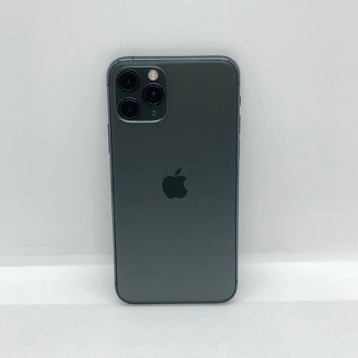 USED softbank iPhone 11 pro MWCC2J/A A2215 17.4.1 256GB Midnight Green 〇 SIMロックなし バッテリー最大容量72％ 動作確認 初期化済_画像3