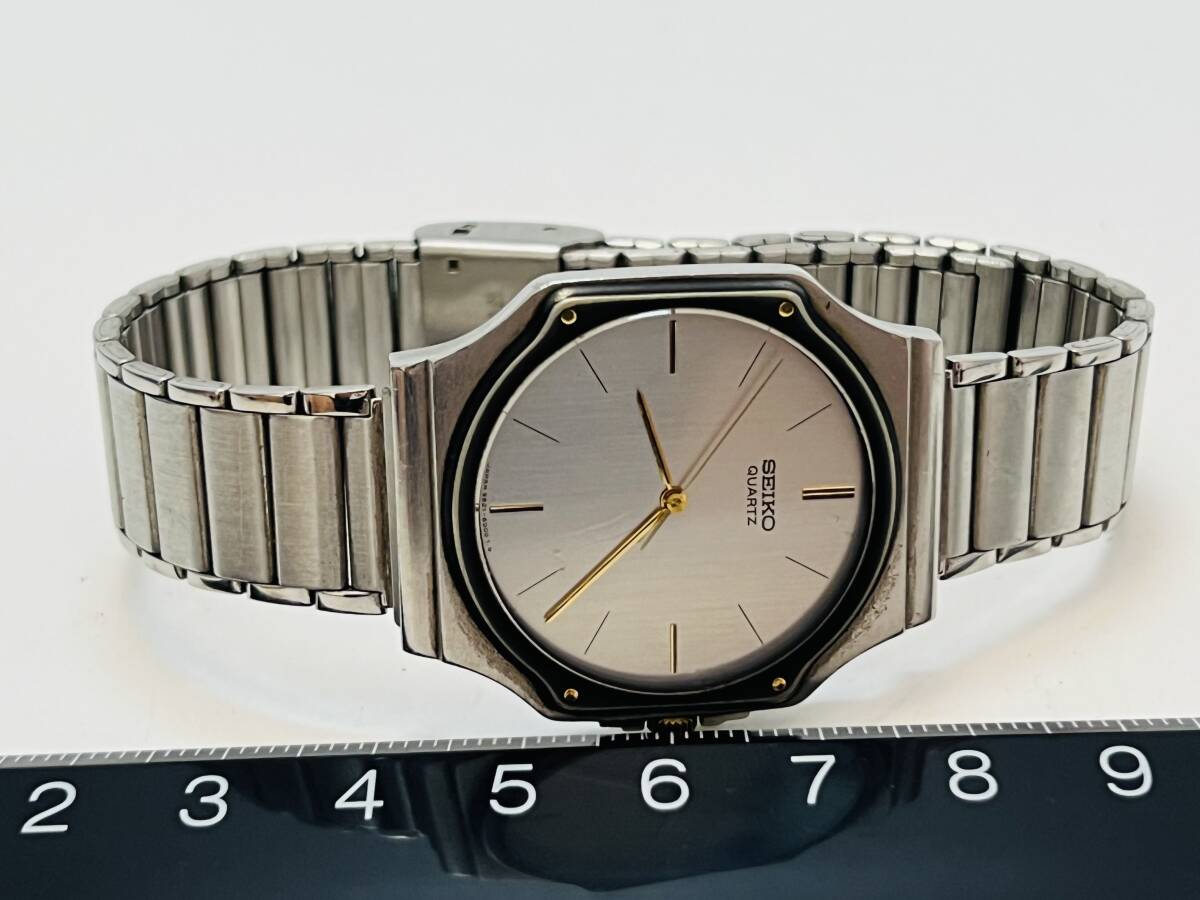 動作未確認　SEIKO セイコー QUARTZ クォーツ 9521-6000 グレー文字盤 メンズ　腕時計_画像7