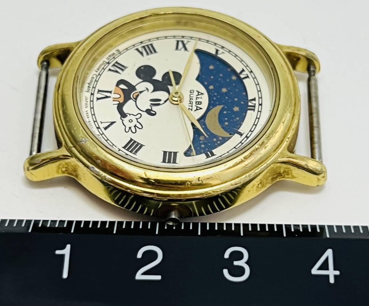 動作未確認　SEIKO セイコー ALBA アルバ Disney ディズニー ミッキーマウス V535-6A10 サン&ムーン 本体のみ QUARTZ QZ 腕時計_画像3