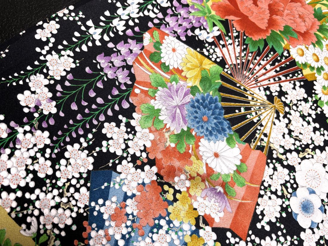 【古布＊縮緬＊和素材】綸子＊花扇に梅枝　藤の花　美品　36ｘ158＊手作り＊市松人形＊パッチワーク＊縮緬細工＊雛節句＊昭和レトロ_画像3