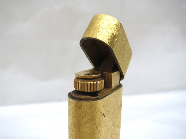 ◎K80695:Cartier カルティエ ガスライター オーバル型 ローラー式 ゴールドカラー 喫煙具 喫煙グッズ 火花× ジャンク_画像5