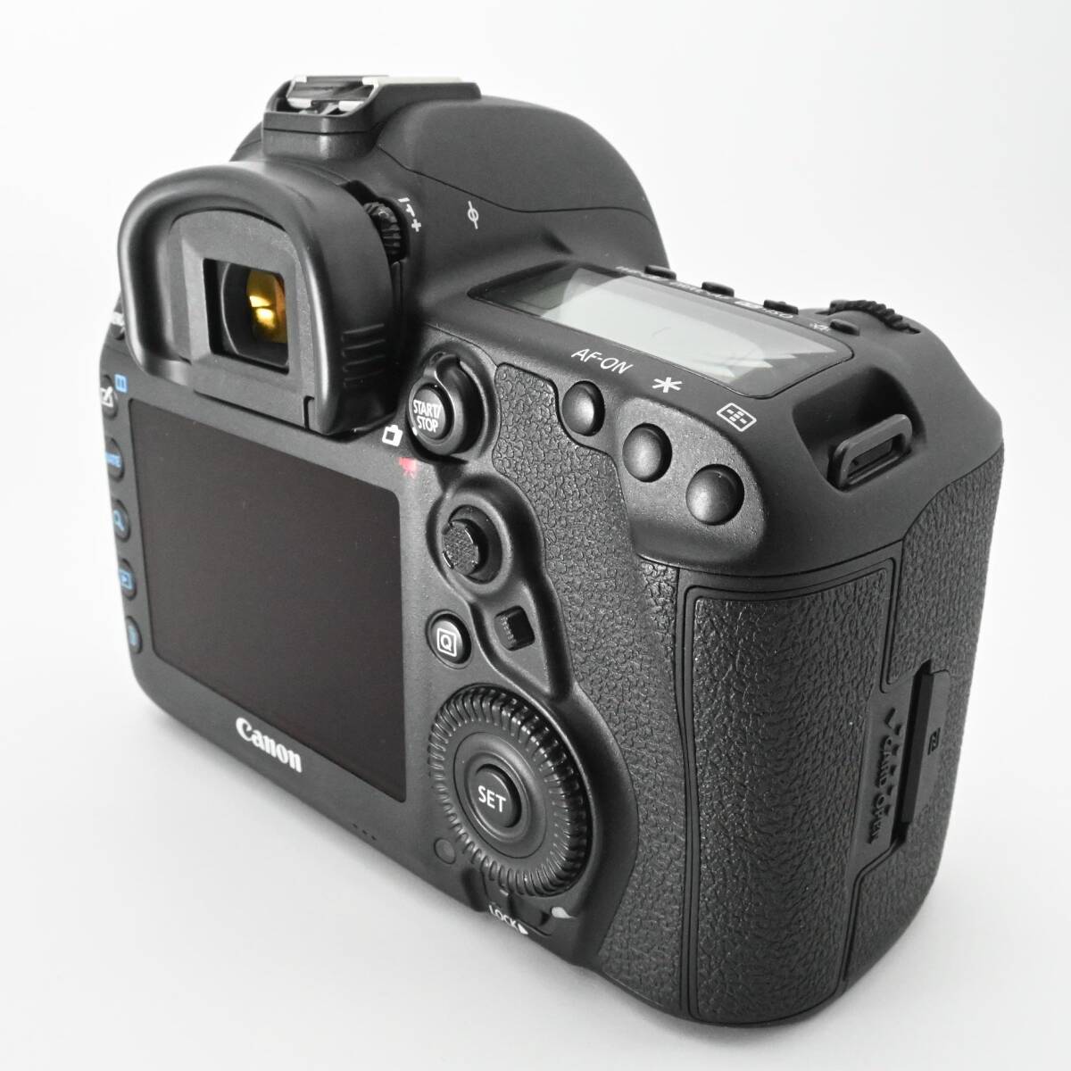 ショット数4697枚 【新品級の極上美品/動作◎】 Canon デジタル一眼レフカメラ EOS 5D Mark IV ボディー EOS5DMK4_画像4