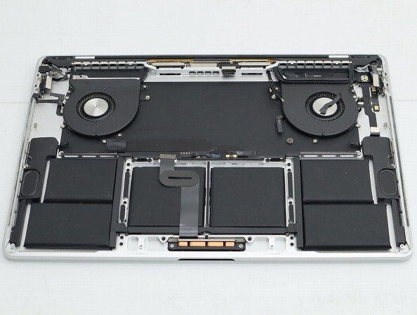 【1円スタート】Apple MacBook Pro 16インチ 2019 シルバー 3072x1920 A2141 EMC3347 ロジックボード欠品_画像7