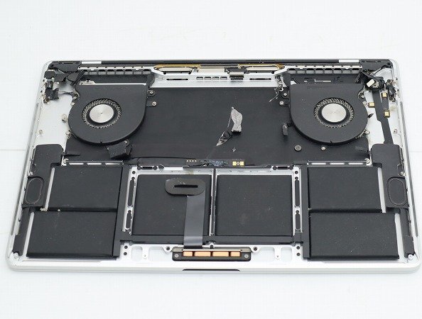 【1円スタート】Apple MacBook Pro 16インチ 2019 シルバー 3072x1920 A2141 EMC3347 ロジックボード欠品_画像7